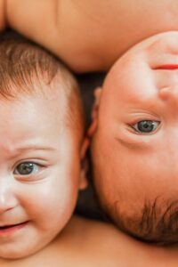 women gave birth to twins after ivf transfer
